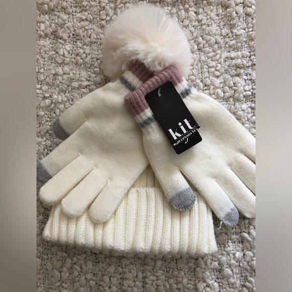 New with tags Toque and Gloves set - Picture 1 of 3